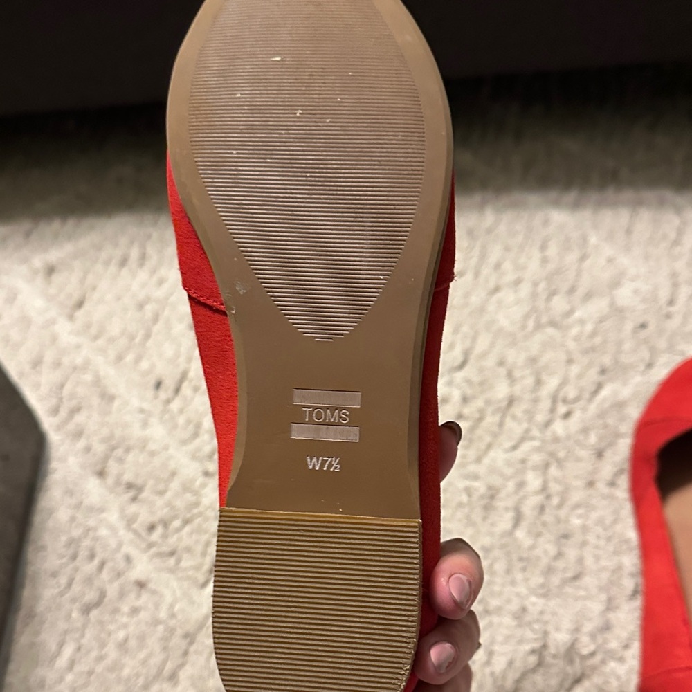 TOMS Women's Vibrant Red Flats - Picture 2 of 2